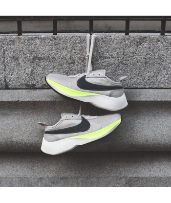 Nike Moon Racer - String / Black / Sail / Volt Comment ça marche