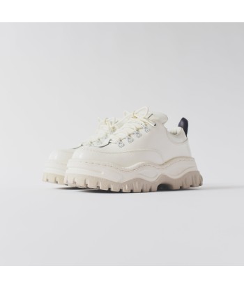 Eytys Angel Patent Leather Sneaker - White Faites des économies