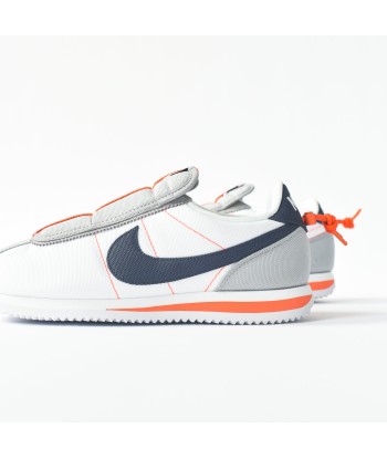 Nike x Kendrick Lamar Cortez Basic Slip - White / Thunder Blue s'inspire de l'anatomie humaine