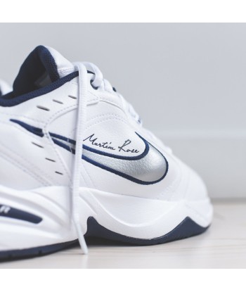 Nike x Martine Rose Air Monarch IV - White / Metallic Silver pour bénéficier 