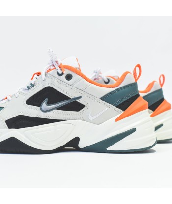 Nike M2K Tekno - Light Bone / Metallic Silver / Turf Orange Découvrez la collection