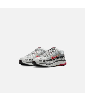 Nike WMNS P-6000 - White / Varsity Red / MTLC Platinum brillant des détails fins