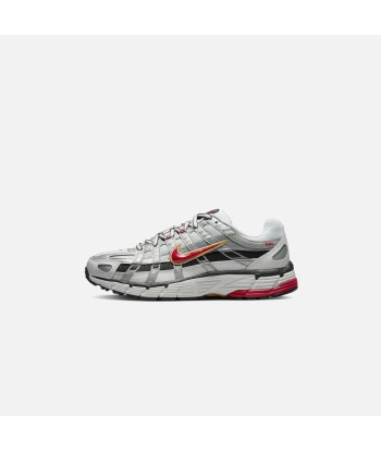 Nike WMNS P-6000 - White / Varsity Red / MTLC Platinum brillant des détails fins