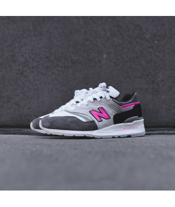 New Balance 997 - Grey / Pink brillant des détails fins