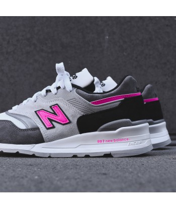 New Balance 997 - Grey / Pink brillant des détails fins