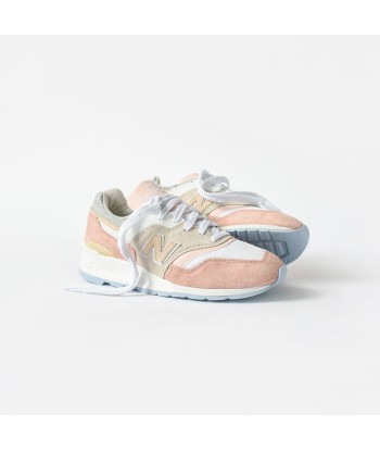 New Balance 997 - White / Pink est présent 