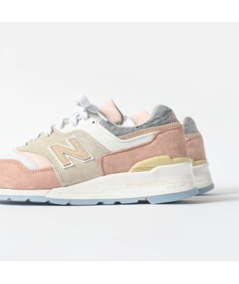 New Balance 997 - White / Pink est présent 