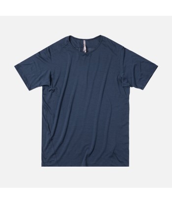 Veilance Frame Shirt - Navy Voir les baskets