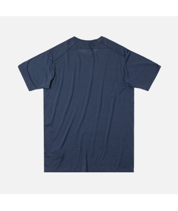 Veilance Frame Shirt - Navy Voir les baskets